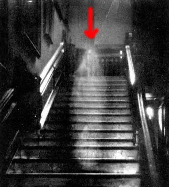 TOP 25 MOST FAMOUS PHOTOS OF GHOSTS (25)