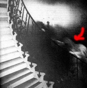 TOP 25 MOST FAMOUS PHOTOS OF GHOSTS