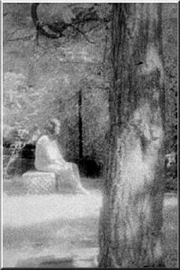 TOP 25 MOST FAMOUS PHOTOS OF GHOSTS (18)