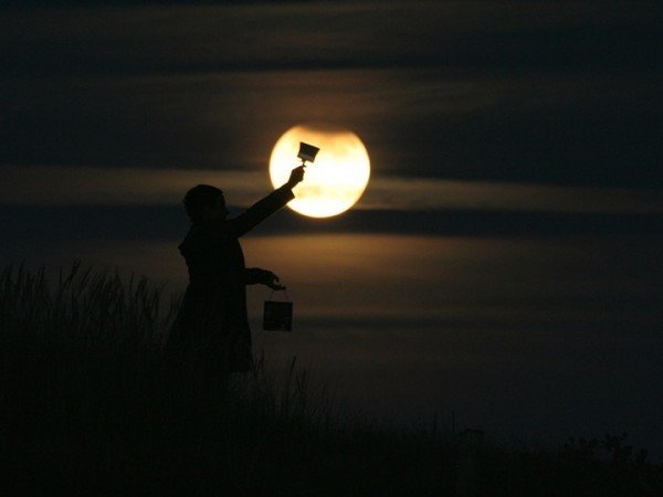 Creative Moon Photography By LaurentLaveder (2)