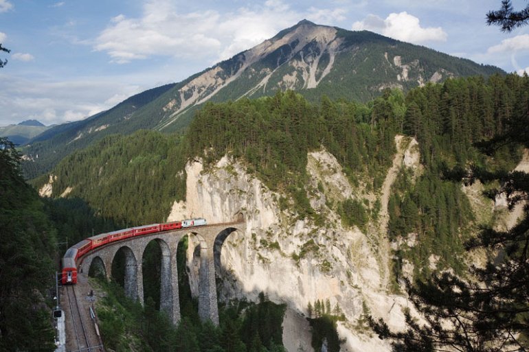 Spectacular view of trains Travel (9)