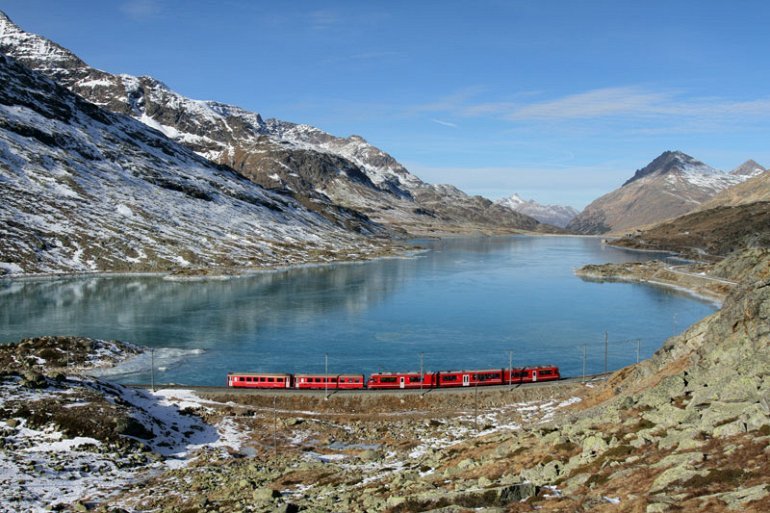 Spectacular view of trains Travel (8)