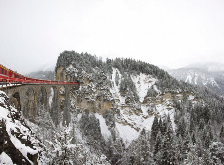 Spectacular view of trains Travel (4)