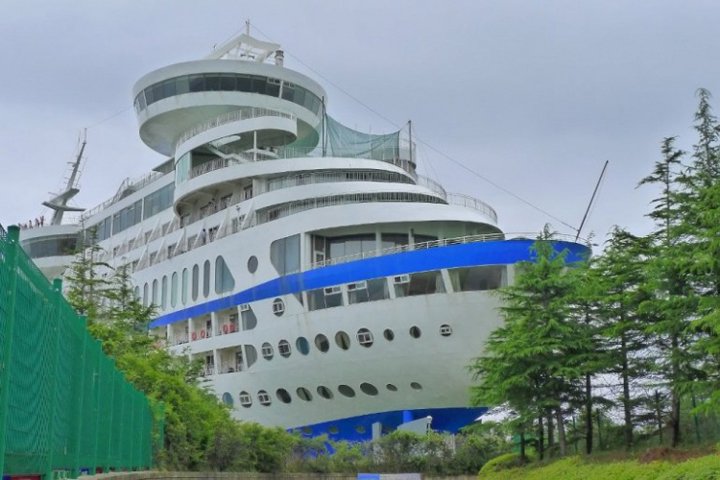 ship shaped hotel in south korea (4)