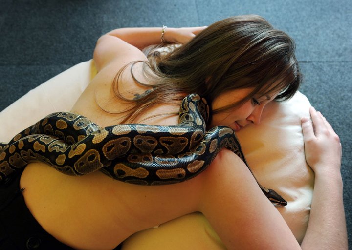 Massage By Snakes Treatment (10)