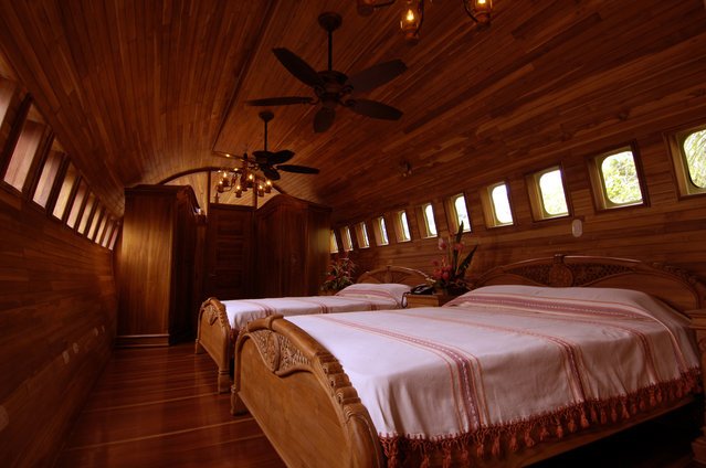 Boeing 727 Airplane Converted In Hotel - Costa Rica (8)
