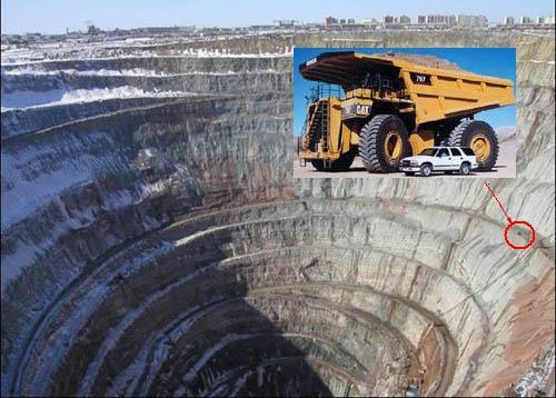 Mirny_Diamond_Mine_hole_Russia