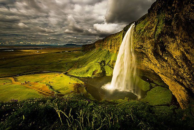 INCREDIBLE FALLS IN ICELAND (1)