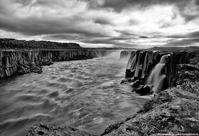 INCREDIBLE FALLS IN ICELAND (22)